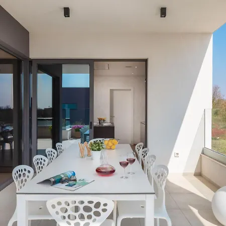 Old Olive Vii فيلة فودنيان